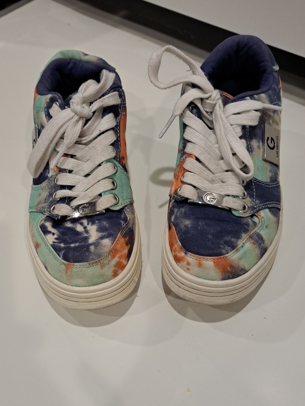 Guess GGRIGSTER3 Ladies Size 5M 2" Wedge Tie Dye Sneakers Good Cond.